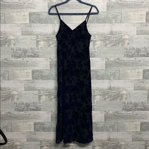 Hinge Burnout Velvet Midi Dress - Picture 2 of 7